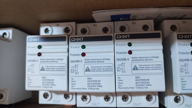 relais de tension CHINT / protecteur